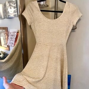 NWOT Beautiful Gold Sparkle Flowy Dress - Size S!